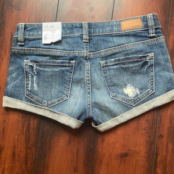 NWT cute jean shorts - Picture 2 of 2